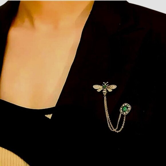 New Gold Bee Brooch CZ Green Hanging Chain Connector Handbag Accessory Stud Pins - Picture 1 of 7